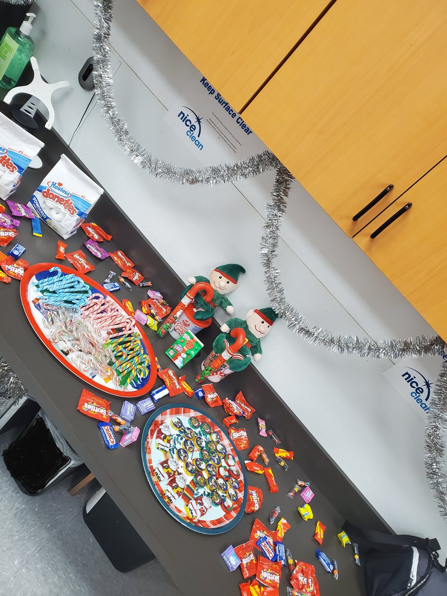HomatHammock's tweet photo. Hammock Landing has to keep celebrating the Holiday Spirit Week!! @ATT_DanielJS @flaengagement #OneFLAHoliday https://t.co/KWzlNv54xN