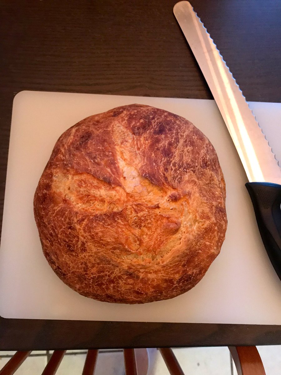 andieweese's tweet photo. More! Bread! Accidentally added more vinegar than I should have and used a healthy amount of olive oil on the outside - I don’t hate it and I’m kinda loving the crust?? #BreadTwitter https://t.co/DFZZJia8pB