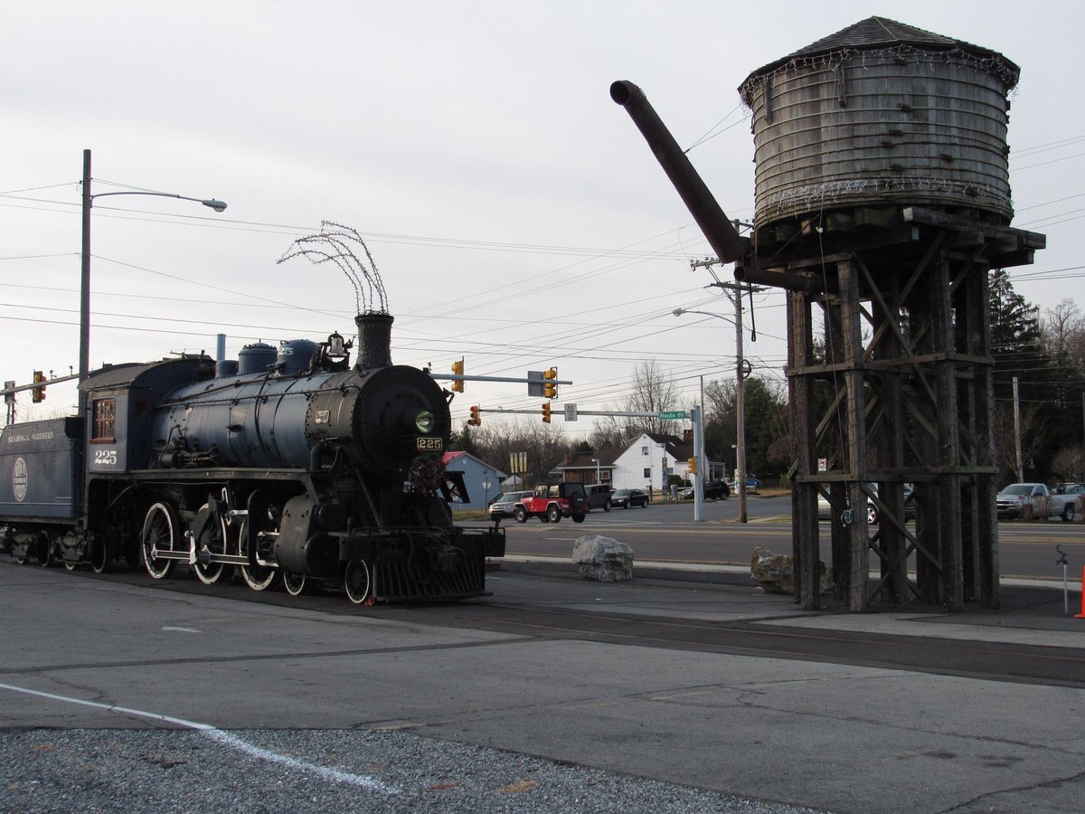 action_set's tweet photo. The #readingandnorthern 225 formally #canadianpacific 1098 will make an appearance in this Friday’s video. Which is why it was our post today! #cp1098 #steam #steamlocomotive #railfan #railfanning #christmas #christmastime https://t.co/A4KJFsWN1a