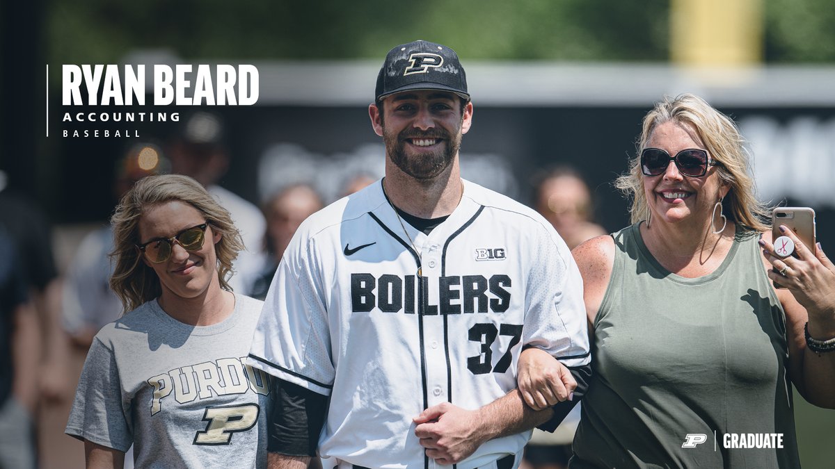 PurdueBaseball's tweet image. Great job @BeardRyan11. Congrats to all the December graduates. Proud of the newly minted #PurdueAlumni. #BoilerUp 🎓
