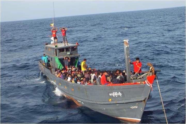 ေမေမ့ အရိပ္ကအရမ္းေအးခ်မ္းလုိ႔ပါ
ေရမီးအစုံနဲ႔ေလ😬