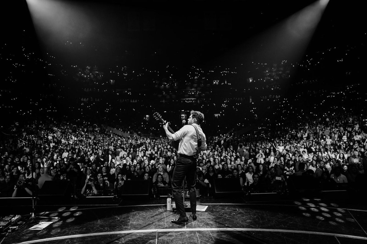 What a crowd in Boston as per usual ! Cheers kiss 108 for having me #iHeartJingleBall 📸 @_CTierney