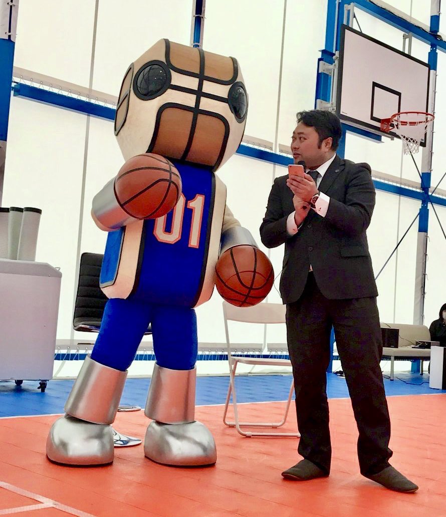 mondomascots's tweet image. Japanese basketball team The Cyberdyne Robots have a basketball-handed robot mascot called Robo-Sket.