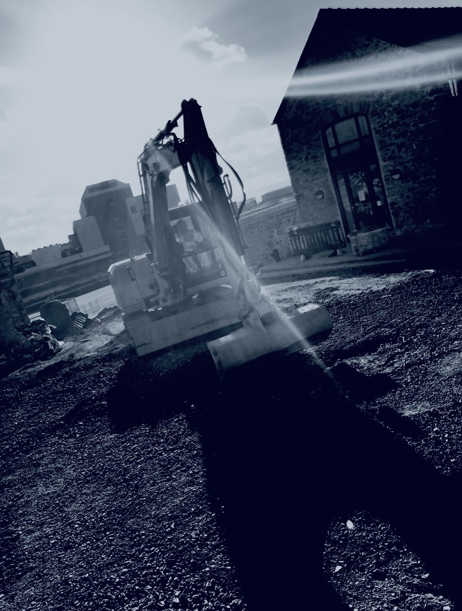 BowenGroundwork's tweet photo. The Shadows Are As Important As The Light 💡 

#BadBoy #Excavator #Volvo #Digger #Diesel #beastMode #earthmover #Beauty #Follow #Instafollow  #Comment #company #Groundworks #workhard #diggerlife #tuesdaymotivation #ganger #labour #Dozer #machine #plant
https://t.co/05ryaVRjAd https://t.co/4H0ih1LH9q