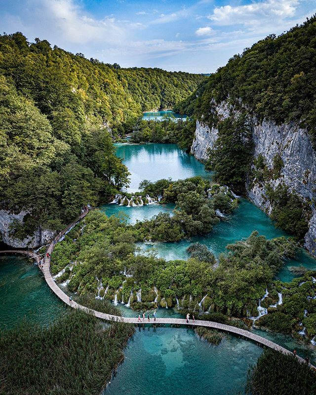 Breath taking turquoise-blue lakes and waterfalls!!! 💦🌿💎 #travel #croatia #happiness #love #旅 #幸せ #peace #beauty #VisualsOfEarth #earthpix #ig_color #beautifuldestinations #lifeofadventure #awesome_photographers #bestvacationspix #wowplacestogo #examenoinsta #guardiantra…