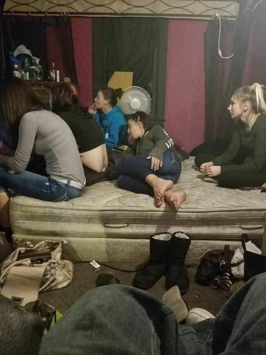 bugbaee's tweet image. this kickback in LA goin stupid