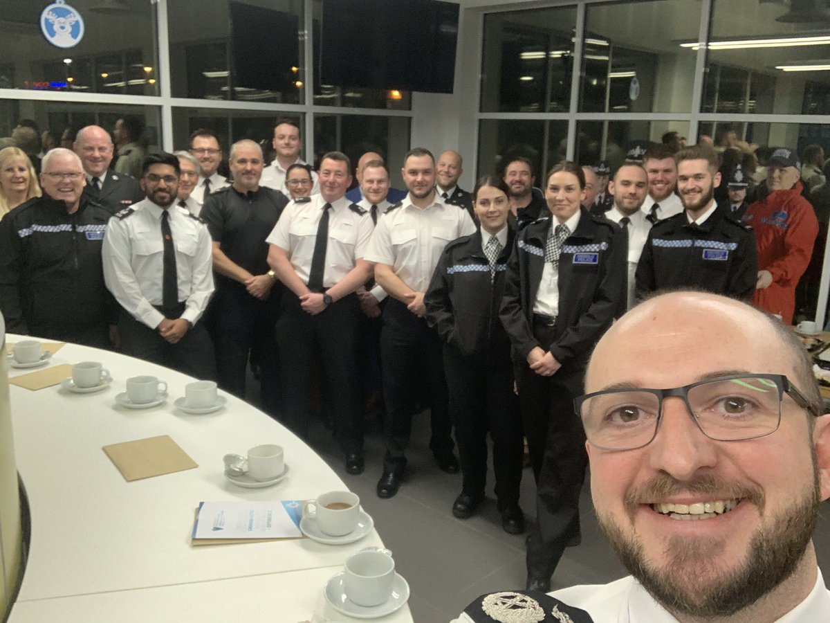DrDCartwright's tweet photo. It was a pleasure to host some of our fantastic @swpspecials #volunteer police officers at headquarters this evening to say a very special ‘thank you’ over a mince pie 🥧 ☕️ 

They each volunteer almost 40 hrs a month &amp; make a real difference to our communities! 

#Diolch https://t.co/NlfucqhlZW