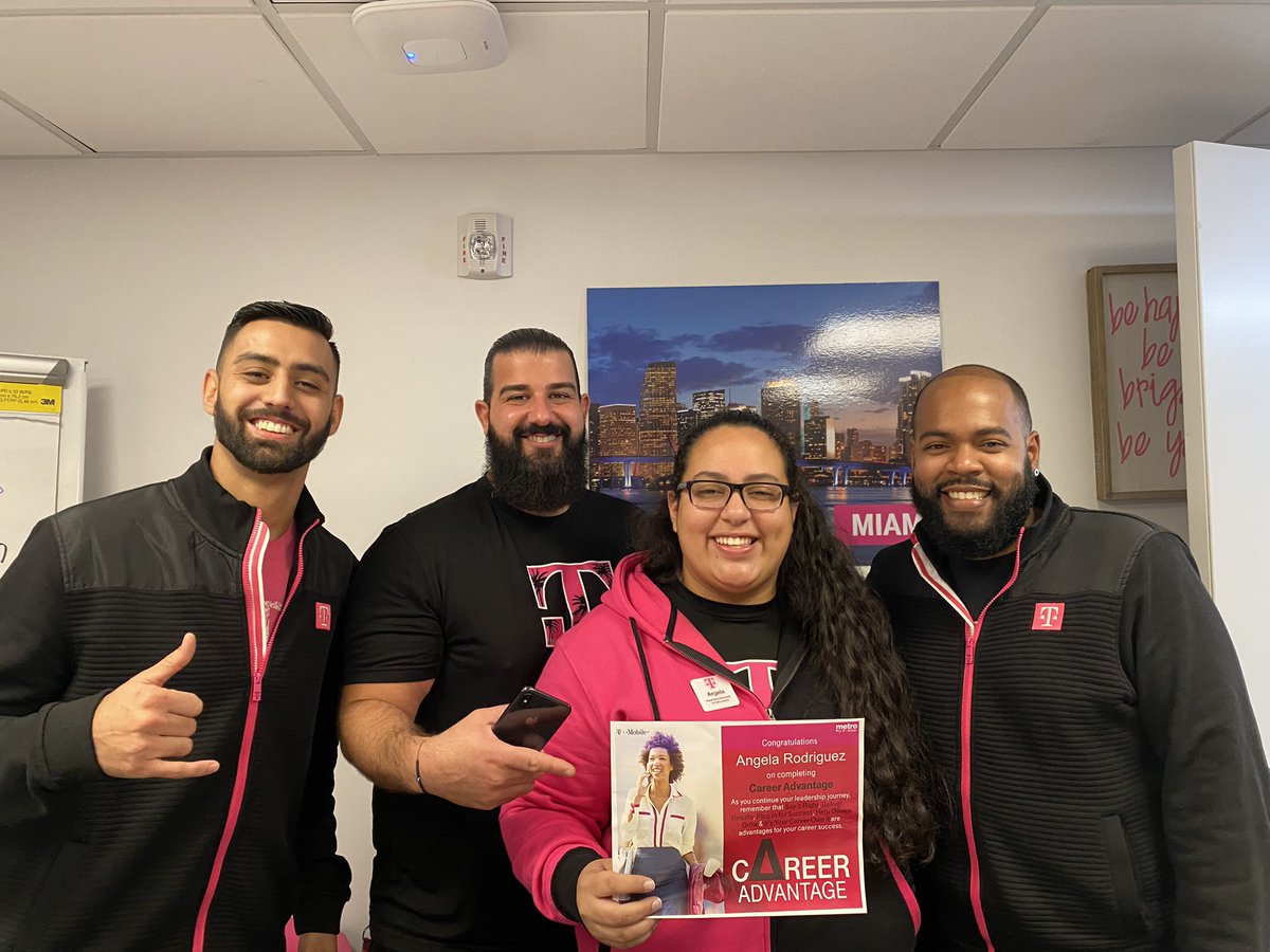 MagentaAng's tweet photo. And just like that we graduated CAP! 👩🏽🎓🎒 A big thank you to all my leaders who believed in me, and continued to inspire me along the way. #MagentaFam #RAM2020 💕 https://t.co/XF3Vq8XLEe