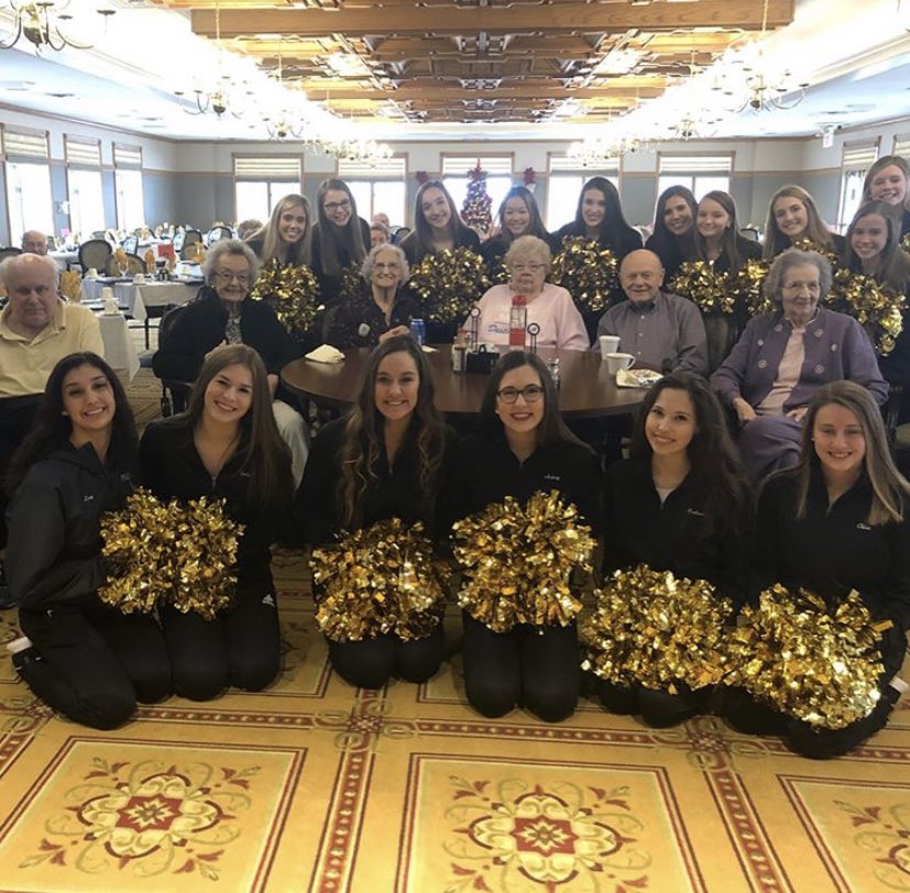 PXThunderettes's tweet photo. The Thunderettes spent their Sunday spreading holiday cheer to the residents at The Legacy. Everyone had fun and enjoyed meeting the wonderful residents! #HappyHolidays #Rettes https://t.co/eYl7U3UyEY