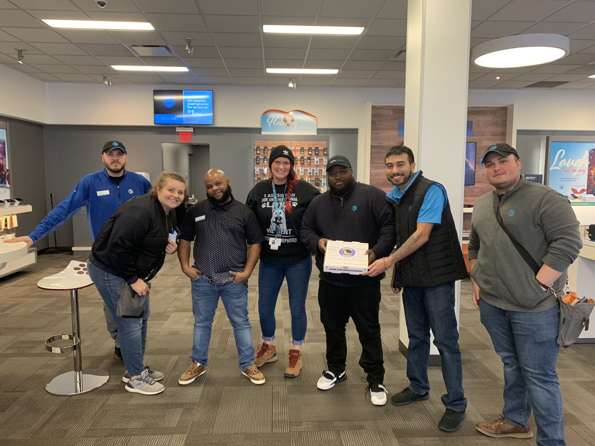 TheeDaniGee's tweet photo. On my day off, I decided to show a little appreciation to North Olmsted and the Elyria store, for helping us out with inventory when needed! You guys are amazing! Enjoy those insomnia cookies! @MeganMonnot @DBlockcapstates @Leeuhhh_Que @GregRog31609411 @camerondegrand https://t.co/qNuBCMFnhX