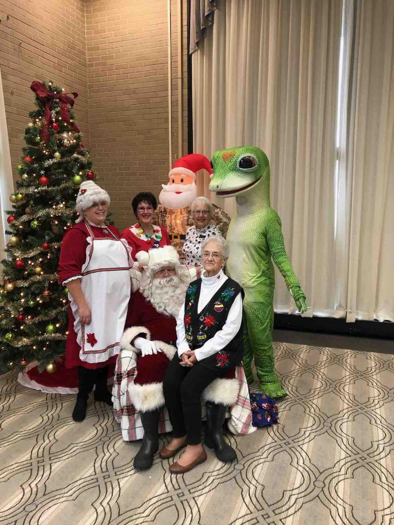 GEICOMilitary's tweet photo. @GEICOMilitary supporting @USOHRCV Cookies and Cocoa Event with Santa. On Joint Expeditionary Base Little Creek/Fort Story. https://t.co/k3wcwqIBek
