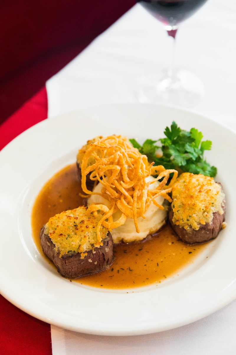 All this shopping makes us hungry. Buy $100 in Lettuce Gift Cards and get a FREE $25 Holiday Bonus. Stop into Petterino's today or buy now: bit.ly/36AEYyC