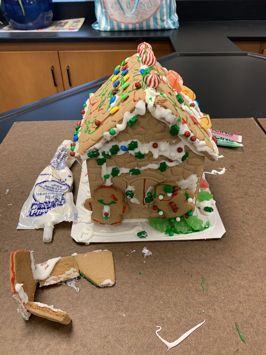 FRAmsDavis's tweet photo. My advisory girls got in the spirit last week with some epic gingerbread houses! https://t.co/rBKsetCx15