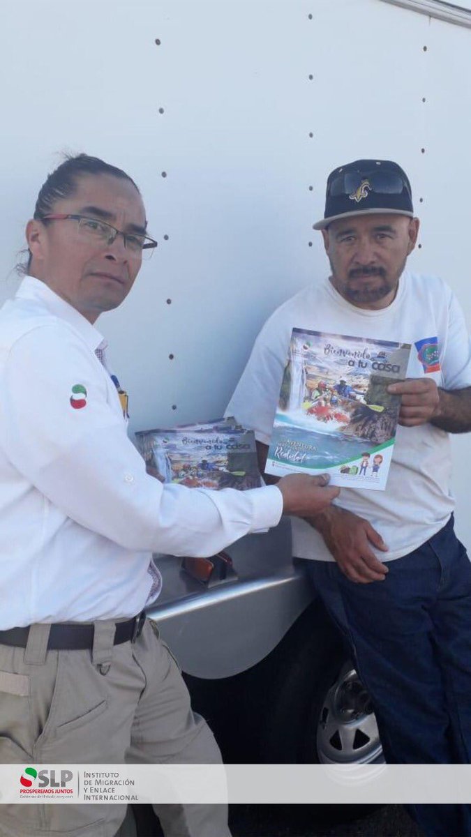 IMEI_SLP's tweet photo. En Laredo, Texas, estamos atendiendo a nuestros Paisanos de manera personalizada para que llegada a San Luis Potosí sea sin contratiempos, para ello preparamos la revista #BienvenidoatuCasa con mapas carreteros, teléfonos e instituciones de apoyo y la oferta turística de SLP. https://t.co/lU4LbJCqBz