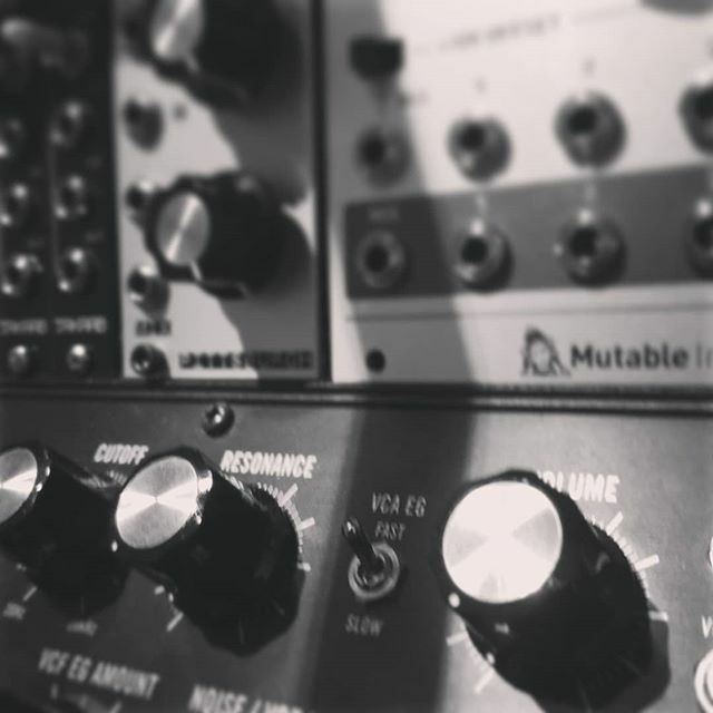 ModularMondays's tweet image. Ce soir! Set-up à 19h30 et performances à 21h00! 
Apportez vos synthés, laptops, instruments, noisemakers, drum machines, grand-mères, etc. pour une soirée de musique impro ouverte à toutes et à tous.

Share what you&apos;ve been experimenting with  lately and stick around for di…