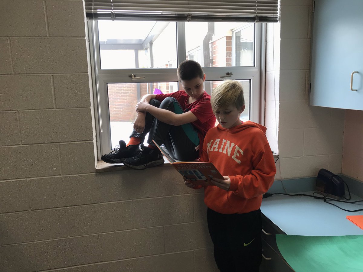 alyssaeddy13's tweet photo. My students started our Mock Caldecott today! We looked at the criteria used to pick a Caldecott winner, then read some winners from previous years. Tomorrow we’re going to start digging in to picture books published in 2019! @MIS_SocialMedia https://t.co/Byw5hKB9bF