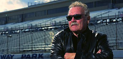 TonyStewart's tweet image. We lost a true racing pioneer today. Bill Simpson was a racer and innovator who made drivers and crew members safer. The safety equipment that bears his name saved me plenty of times. #RIPBillSimpson