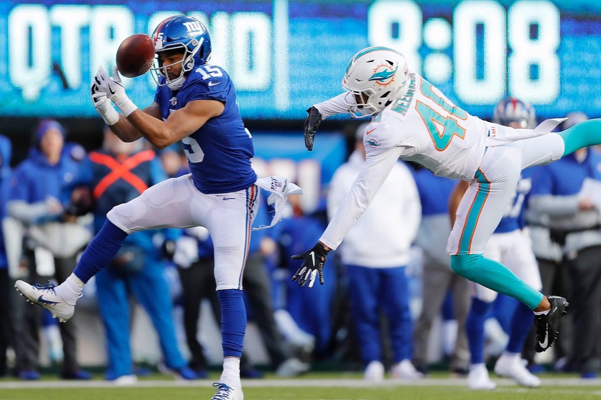 ShowtimeTate's tweet photo. Never ➡️ A  ➡️ Doubt. ➡️ #ThatsMyBall #VictoryMonday 
Ps. Don’t lie, did you think I would catch this? 😜 https://t.co/846iAN7cYV