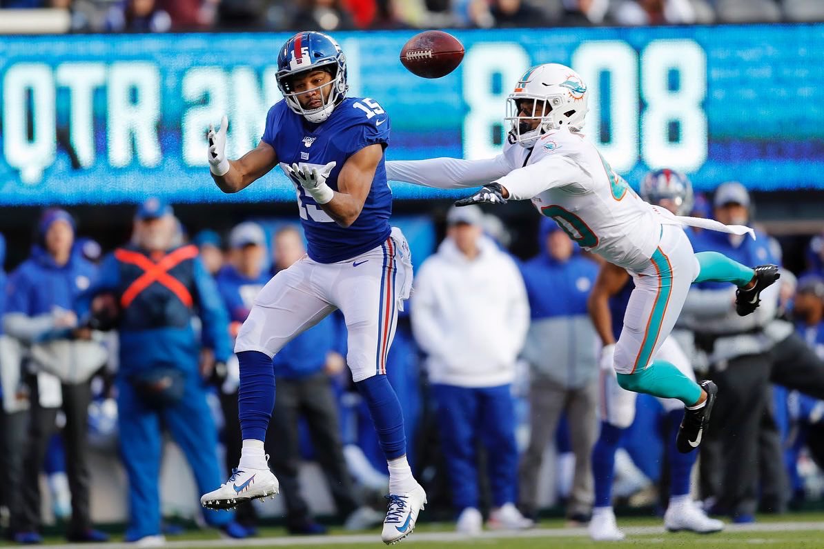 ShowtimeTate's tweet photo. Never ➡️ A  ➡️ Doubt. ➡️ #ThatsMyBall #VictoryMonday 
Ps. Don’t lie, did you think I would catch this? 😜 https://t.co/846iAN7cYV