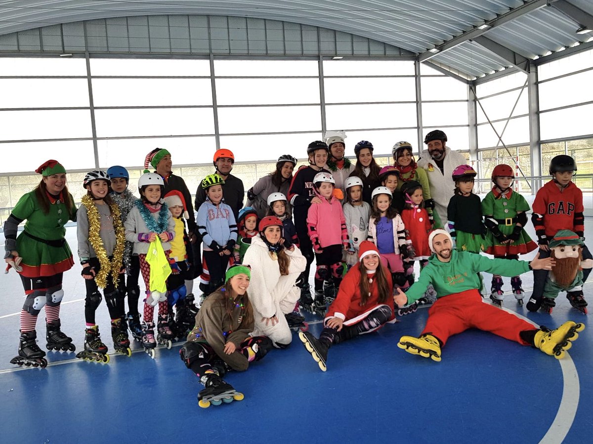 BoadillaPatina's tweet photo. La pista se llenó el pasado domingo de patinadores navideños, dándolo todo!!!!!!!
Feliz Navidad patinadores!!!
#boadilla #deportesboadilla #patinaje #navidad https://t.co/Il7zXSjs0e