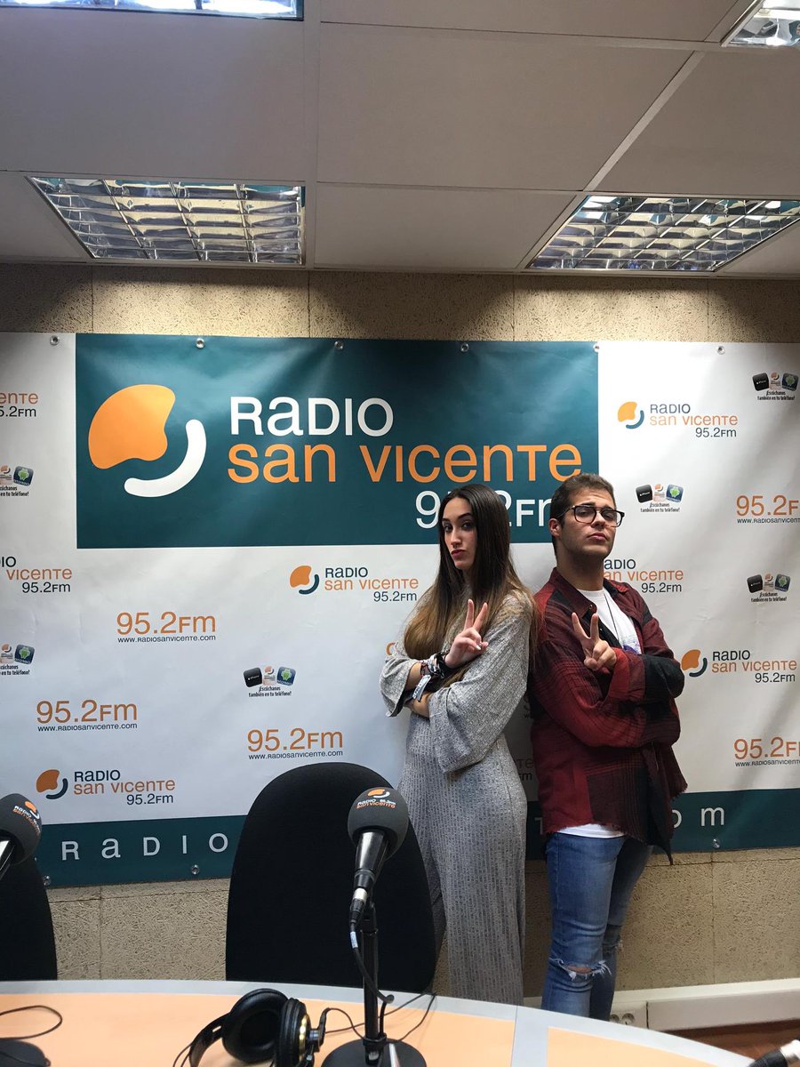 EmmaBevia's tweet photo. Las etapas se abren y se cierran. Hoy ha tocado cerrar una etapa. Quizá de las más importantes de mi vida. 

Cuatro años en los que me he formado como profesional y que me han hecho crecer como persona. 

¡Muchas gracias y viva la radio! 🎙 https://t.co/QBAuIAS8s8