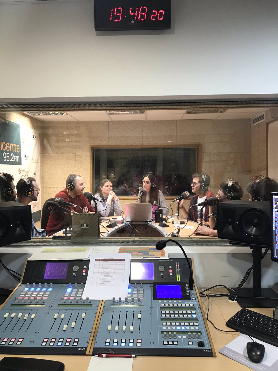EmmaBevia's tweet photo. Las etapas se abren y se cierran. Hoy ha tocado cerrar una etapa. Quizá de las más importantes de mi vida. 

Cuatro años en los que me he formado como profesional y que me han hecho crecer como persona. 

¡Muchas gracias y viva la radio! 🎙 https://t.co/QBAuIAS8s8