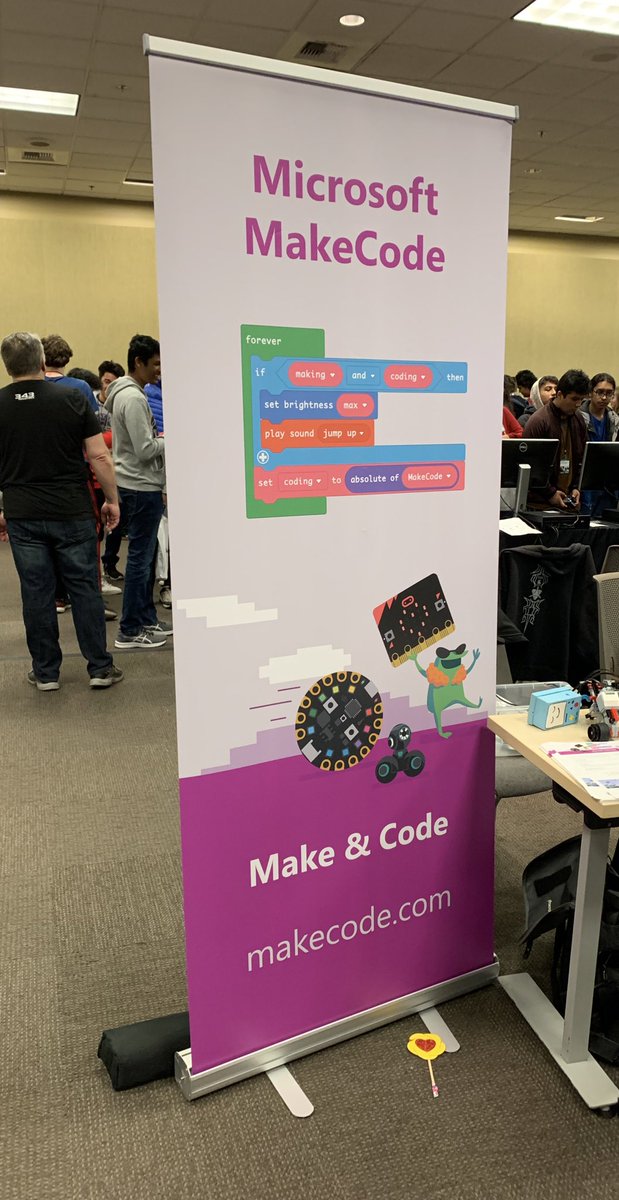 PeninsulaCS's tweet photo. Final stop for me was the exhibit hall with different colleges, businesses and organizations. So many people to talk to and learn from! #tealscsfair @PSD_CCLR https://t.co/kQ3KzzOlLy