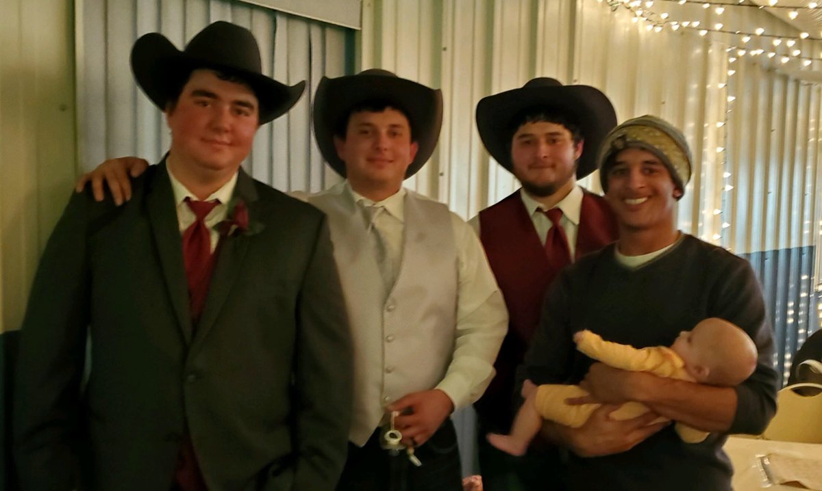 Nicholas0842's tweet photo. Thanks @perrett__ for making it to my wedding! Great seeing you man https://t.co/k3yHsHGaV7