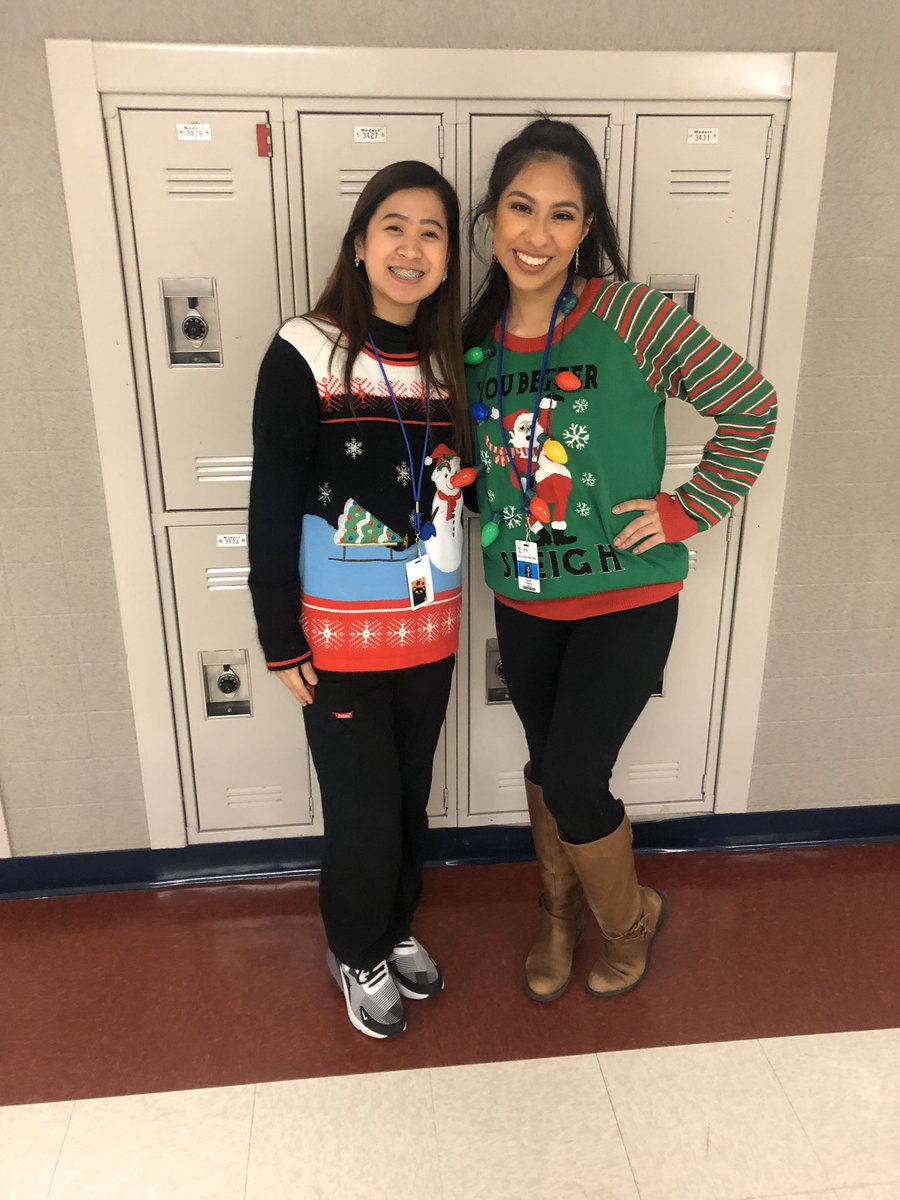 Rlt2020S's tweet photo. Love the Christmas Spirit!!! https://t.co/ZKzbBwXrFu