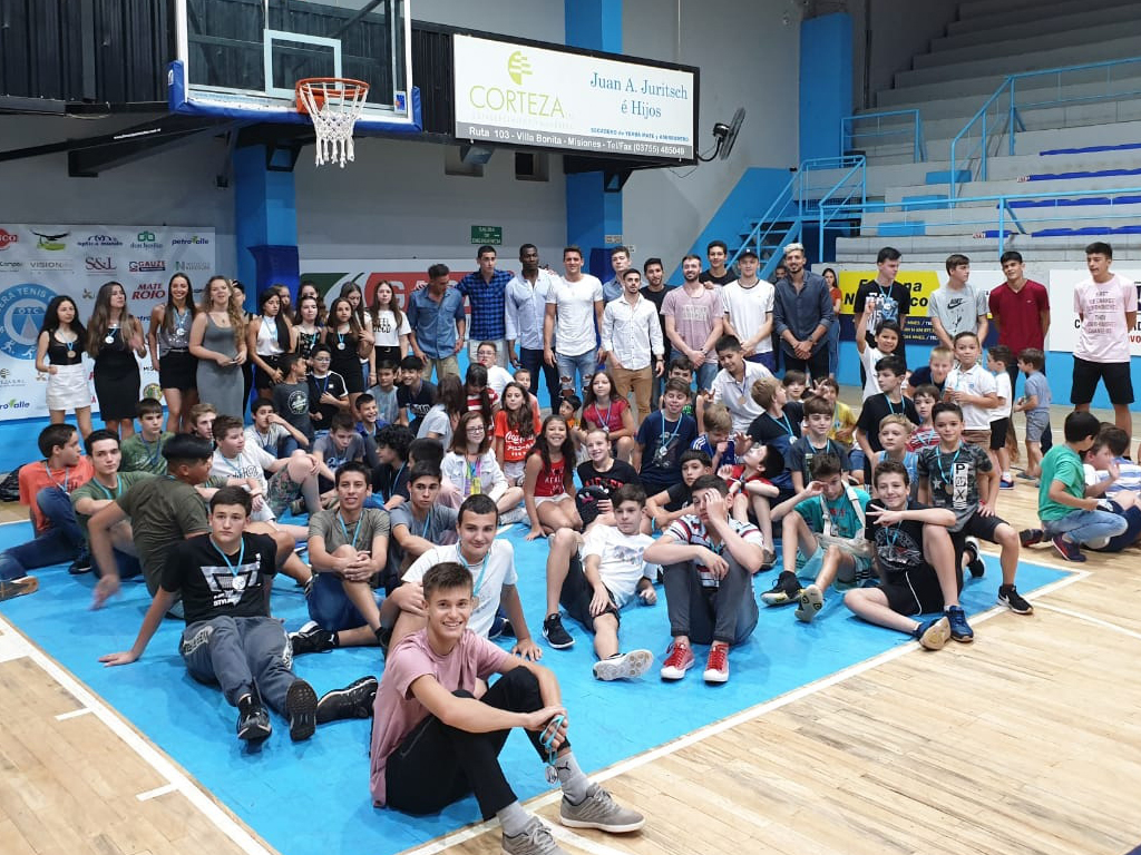 El viernes 13 por la noche se realizó el cierre de todas las actividades referidas al #básquetbol del #Oberá Tenis Club. Cada jugador, recibió una medalla como reconocimiento al esfuerzo, constancia y dedicación aplicado en el 2019. 👉👉👉 nexosports.com.ar/obera-tenis-cl…