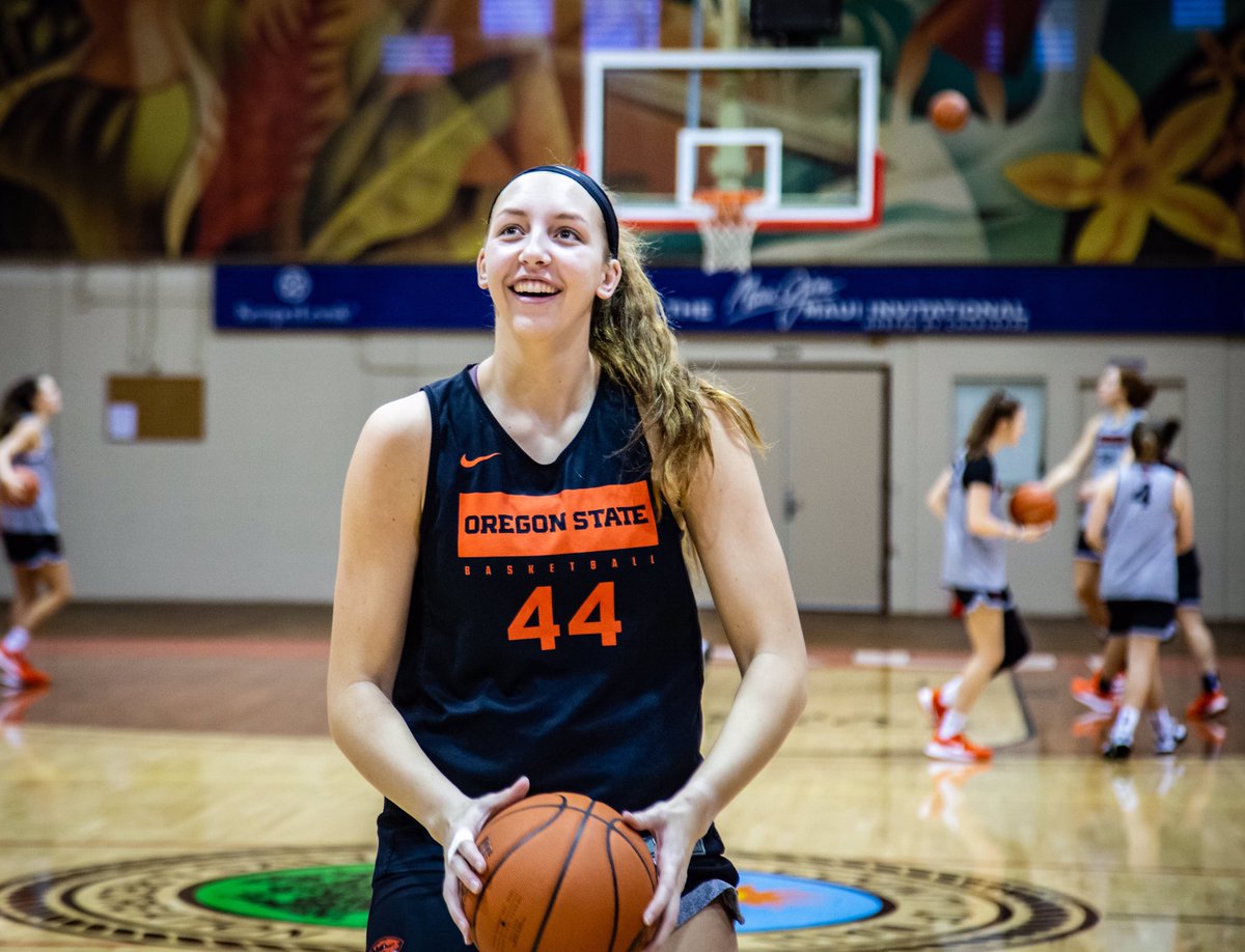 BeaverWBB's tweet photo. 😎 Practice in Maui

#GoBeavs #AlohaBeavs https://t.co/dhslSk2GKE