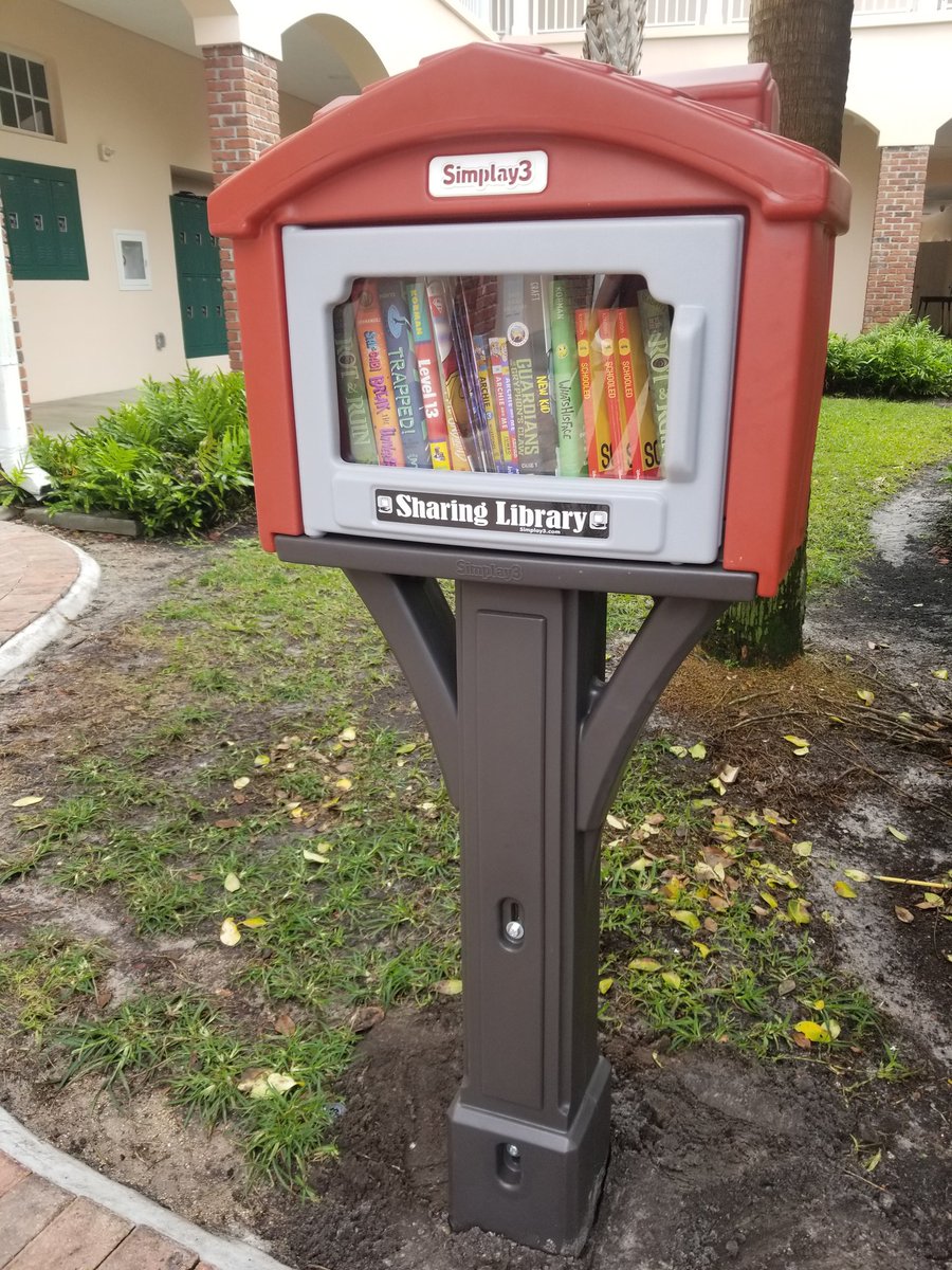 mrsgunns's tweet photo. Our Sharing Library is up and ready to use! @LisaOckerman @FloridaMediaEd @emapbc #librarylife #PCReads #PCLibrary https://t.co/53fUKzP1iA