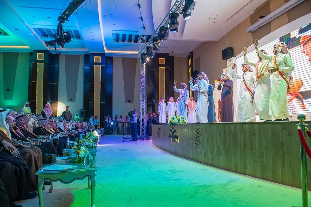 الأمير #فيصل_بن_مشعل يشهد تكريم 20 متميزاً على جائزة حمد بن منصور المالك ـ رحمه الله ـ للأداء التعليمي المتميز بمركز الأمير سلطان بن عبدالعزيز بمحافظة #الرس.