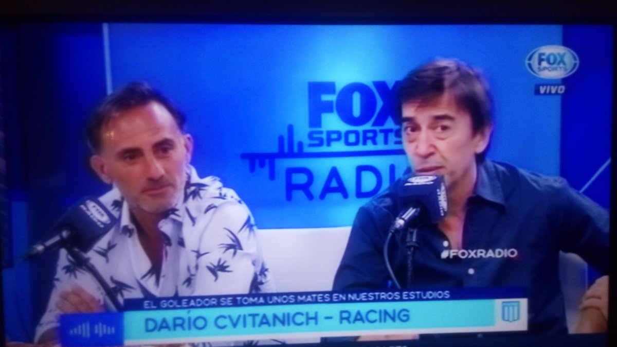 caezadetele's tweet photo. El renovado panel de #FSRadioChile (?) https://t.co/EuBr60x7do