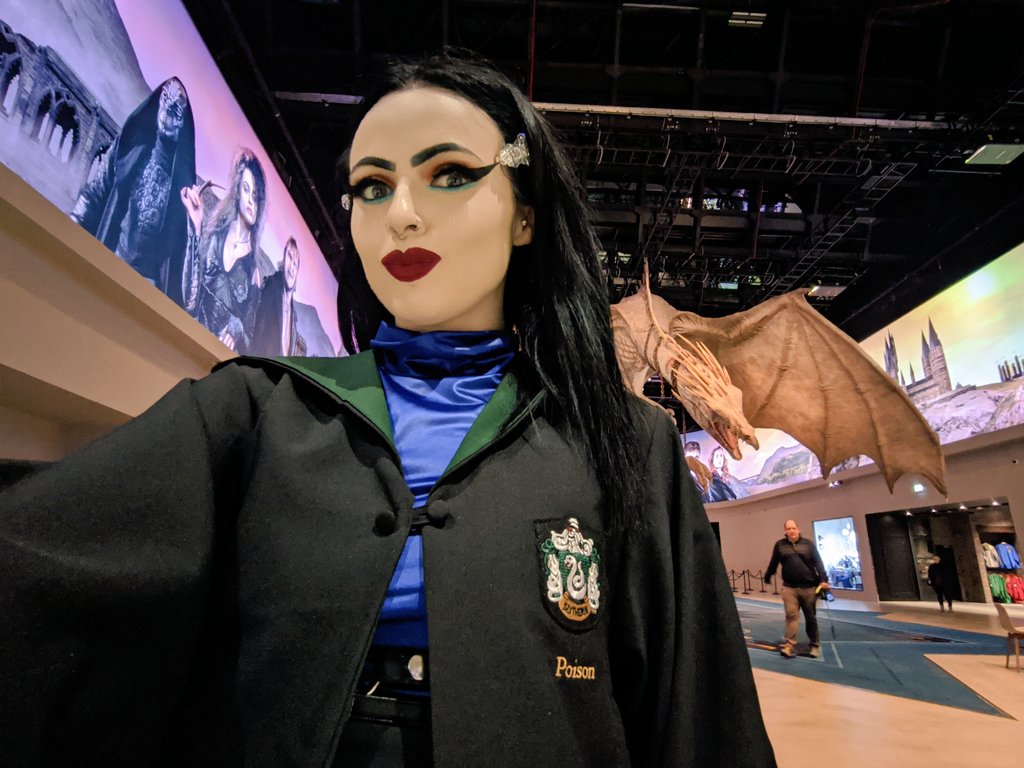Empress_Poison_'s tweet photo. I couldn't go to Harry Potter studios without getting a custom Slytherin school robe 🤷🏻♀️ #dumbledork https://t.co/CjIVl4CGis