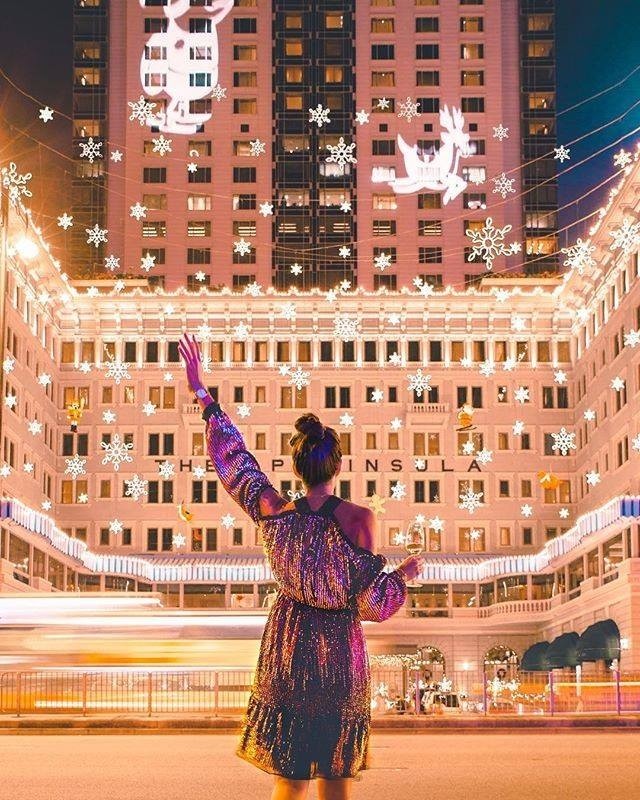 PeninsulaHotels's tweet photo. It’s beginning to look a lot like Christmas here at The #peninsulahongkong! #samishome shines bright amongst the glittering lights outside. ⁣ https://t.co/hevT3XxF49