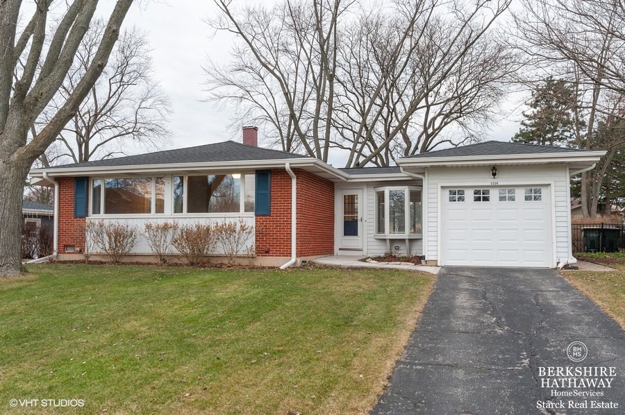BarringtonsBest's tweet image. See a virtual tour of one of our newest #listings 1516 N. #ArlingtonHts. #IL  tour.corelistingmachine.com/home/SSE2G7