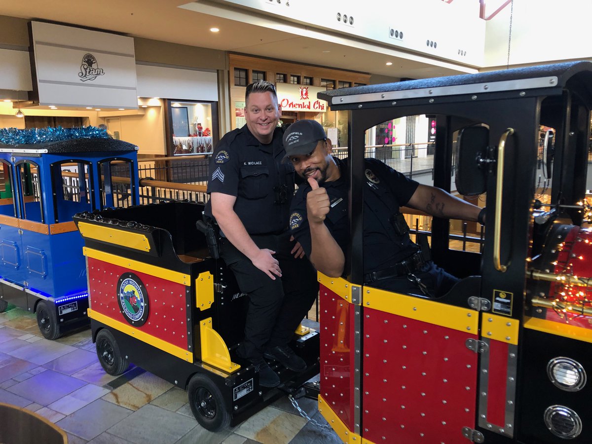 BroomfieldPD's tweet photo. Never a dull moment when these two are on patrol @ShopFlatIron! #police #broomfield https://t.co/FByayi6l1u