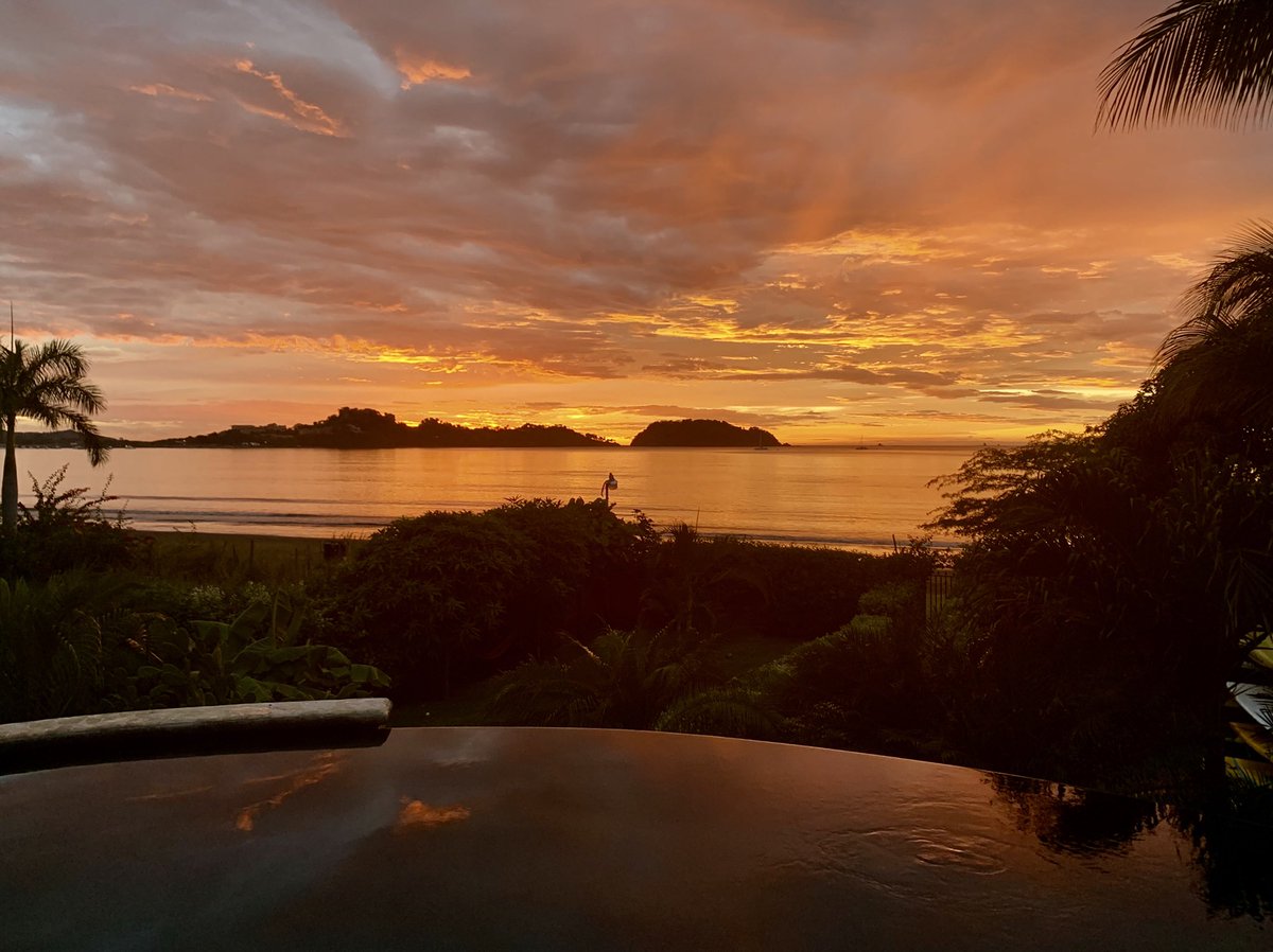 hcasp_'s tweet photo. First day back from much needed vacay and feeling fresh but definitely missing my daily cerveza + sunset routine at exactly this time... everyday... https://t.co/I4hsAOmmes