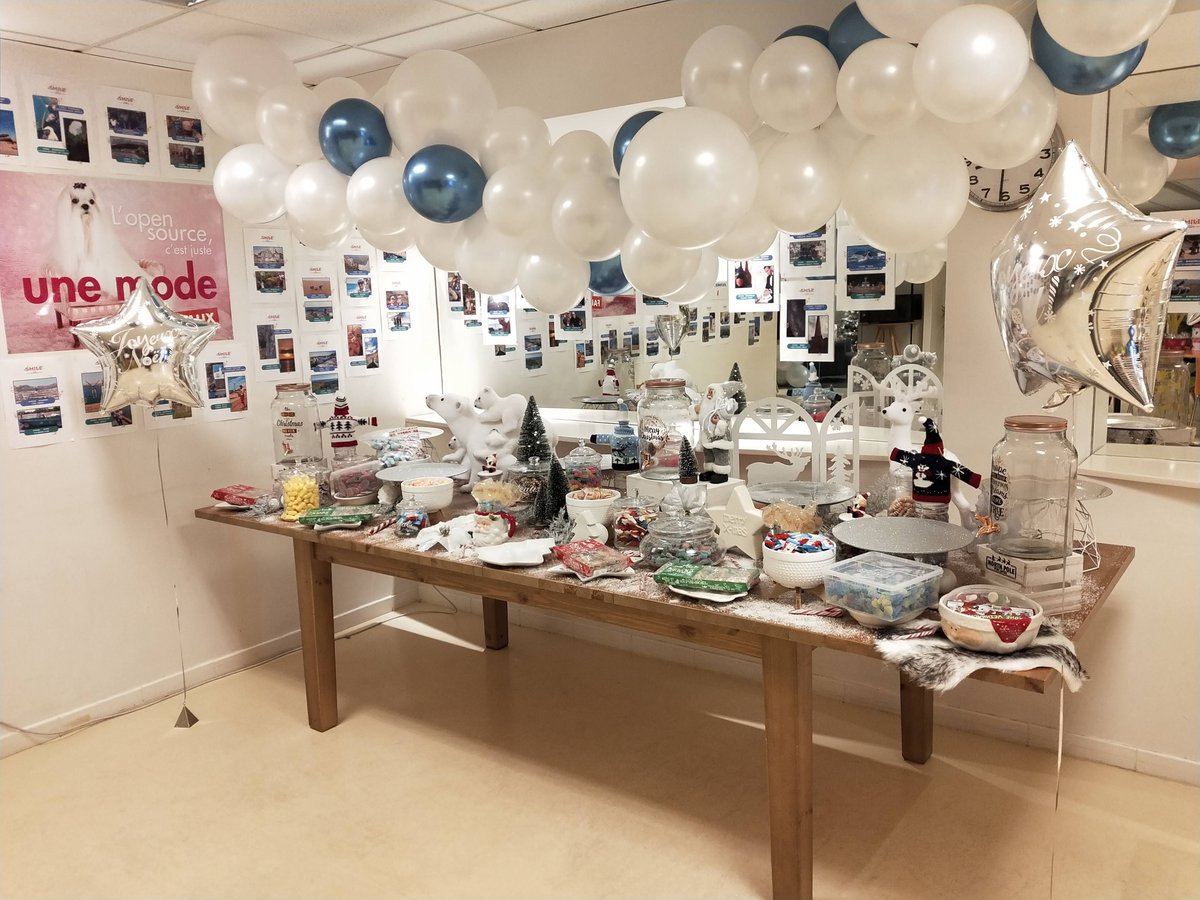 GroupeSmile's tweet photo. #NoëlChezSmile Quand les enfants et les plus grands profitent d'un moment pour rencontrer le Père Noël et d'autres héros. Une journée de partage, de fête et de bonheur pour tous les Smiliens #SmileAtWork #SmileIsFun https://t.co/lgrd00Fou9