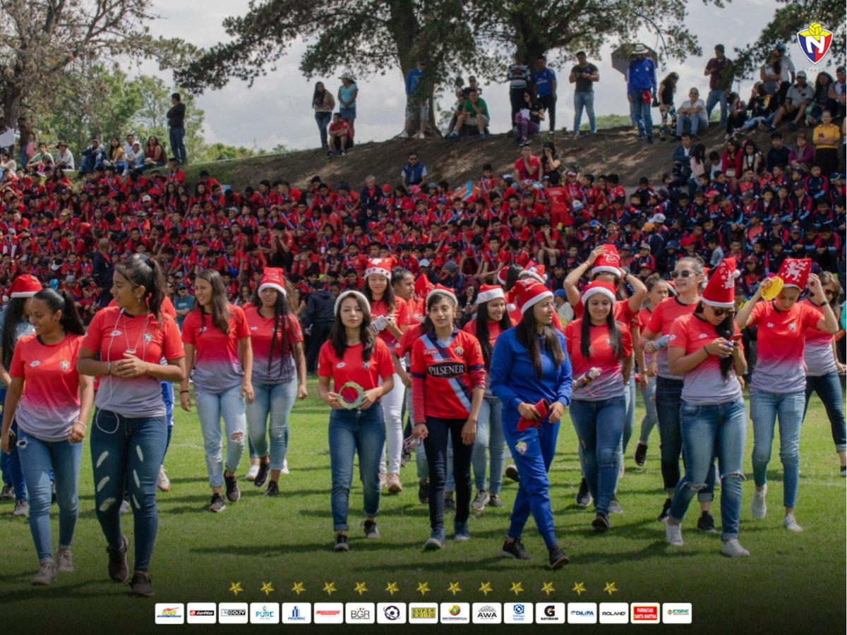 elnacionalec's tweet photo. 🎅🏽⚽️🎁 El Club Deportivo El Nacional agasajó a los niños pertenecientes a las escuelas de fútbol. Hubo mucha alegría, dicha y unión entre directivos, profesores, alumnos y padres de familia.
🔴#EscuelasElNacional
🔴#NacidosParaSerCampeones
🔴#TiemposDeCambio https://t.co/5dO3xpmqAD