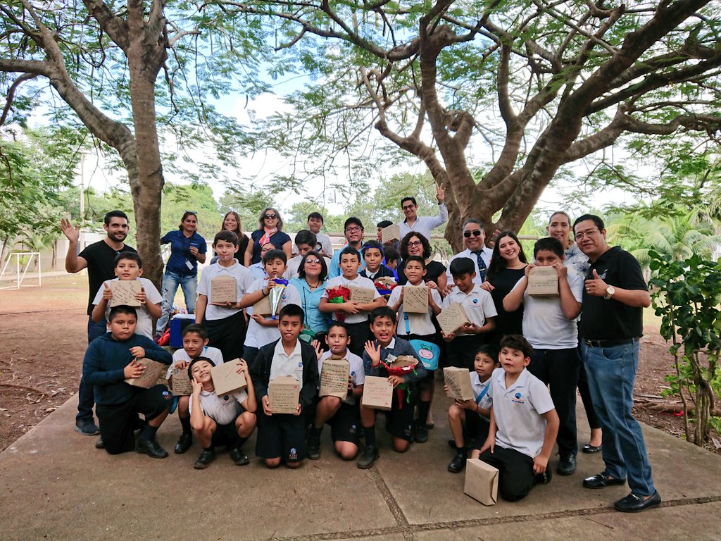 alexruiz007's tweet image. 12va Sesión del Comité Promotor de la Responsabilidad Social Empresarial #AliaRSEQRoo celebrado con los niños de @ciudadalegria
No hay amor más grande que darse por completo a los demás!