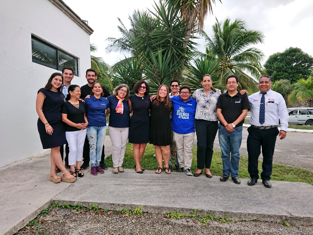 alexruiz007's tweet image. 12va Sesión del Comité Promotor de la Responsabilidad Social Empresarial #AliaRSEQRoo celebrado con los niños de @ciudadalegria
No hay amor más grande que darse por completo a los demás!