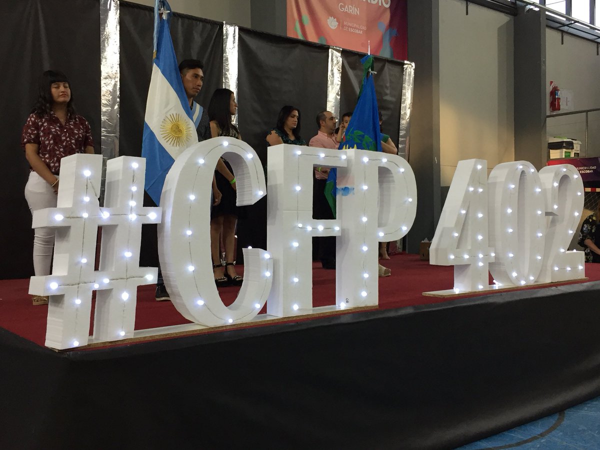 MarcosBVillar's tweet photo. @PrensaUide en el Microestadio de Garin. entrega de certificados de nuestro #cfp402 Más de 1650 egresados durante 2019. Capacitamos y formamos emprendedores. Gracias @ArielSujarchuk por cedernos este espacio. https://t.co/DvJGhyksri