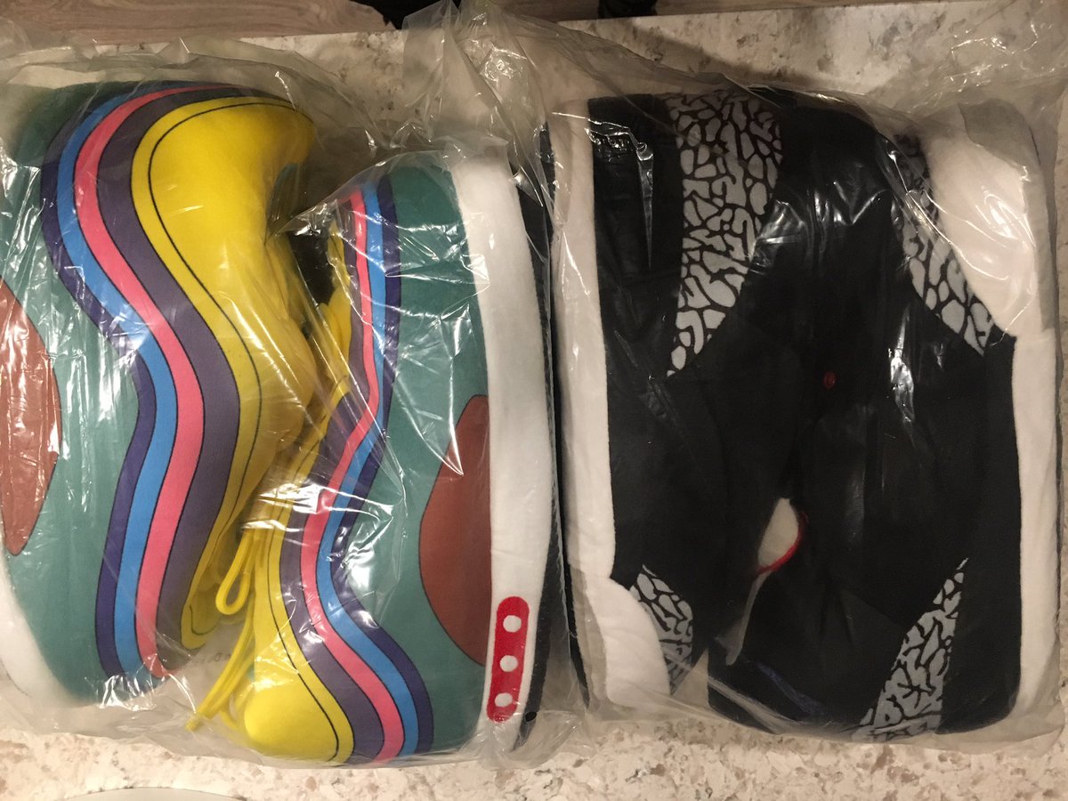 jumbo yeezy slippers