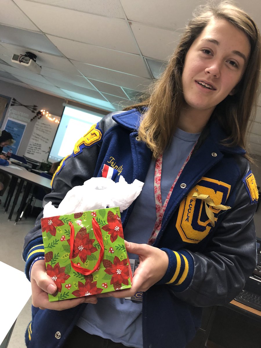 CommunityFccla's tweet photo. Some of our fccla members got some secret Santa gifts last week!!! Thank you to everyone that participated in fccla secret Santa https://t.co/uZg8Z2XU1C