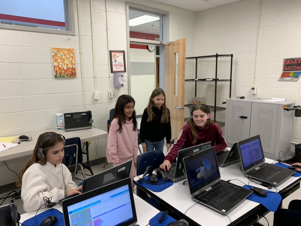 ForestvilleFCPS's tweet image. When you are so happy that you figured out the coding, you have to dance! #hourofcode #CardinalCoders