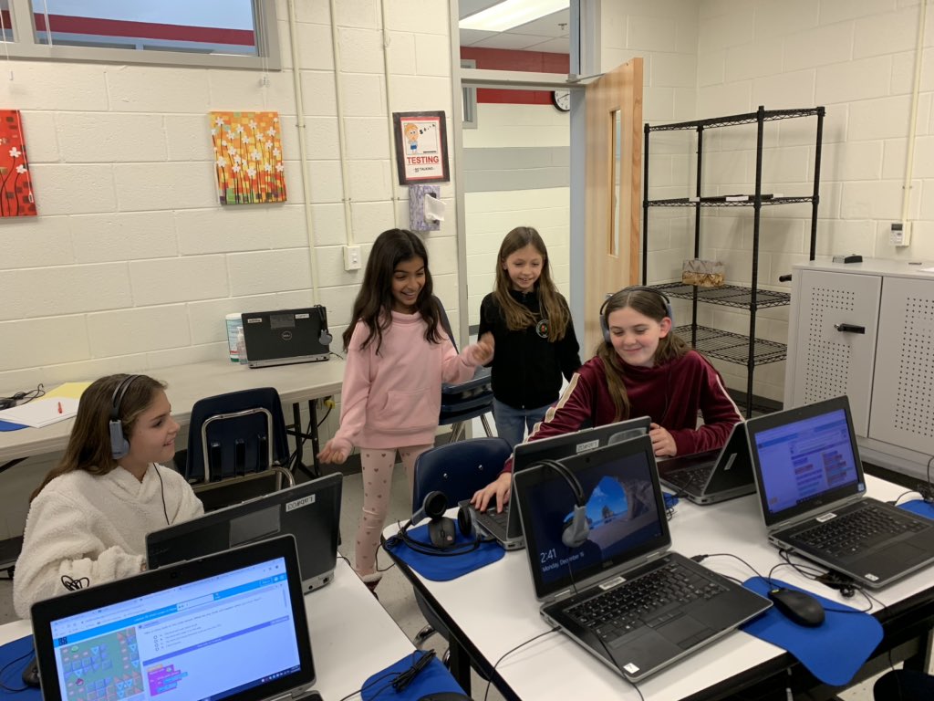 ForestvilleFCPS's tweet image. When you are so happy that you figured out the coding, you have to dance! #hourofcode #CardinalCoders