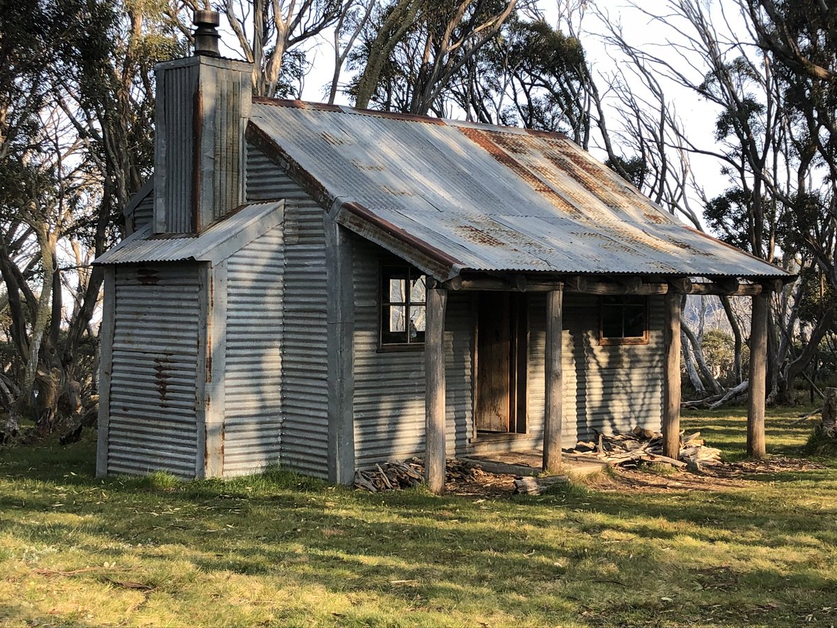 Spent the night in Ropers Hut, a wonderfully maintained High Country classic set among beautiful snowgums. Ropers was rebuilt after the 2009 fires. I named its resident bush rats George & Mildred.Was a BRUTAL climb to get here after sketchy river crossing, but that’s the  #AAWT
