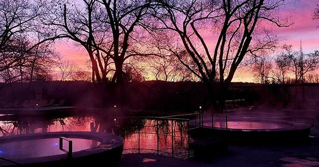 Note to self: Get up early next time you stay at @sunrisespringsnm! 😍⁠
⁠
Kudos the the maintenance team at Sunrise Springs Spa resort for capturing the magic of this sunrise moment!⁠
.⁠
#sunrisesprings #ojosparesorts #earlyrisers #santafenm #simp… bit.ly/2S0RsLN